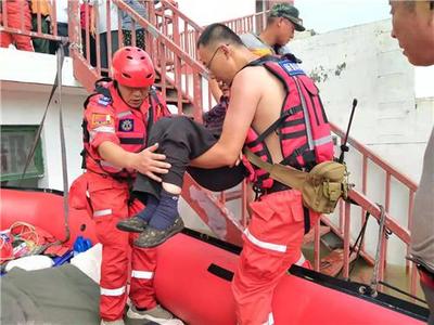 從一人到百人 新泰市同舟公益救援服務(wù)中心的愛(ài)心集結(jié)與救援使命